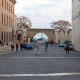 Moltissimi edifici esistenti furono distrutti sul lato nord-est della Basilica per poter aprire il passaggio che unisce Largo Papa Urbano II al Lungomare Imperatore Augusto